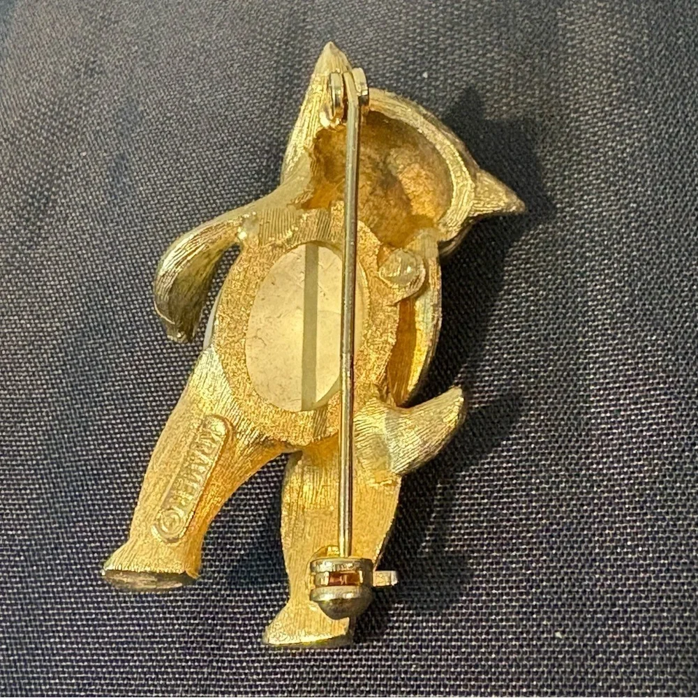 Rare Vintage Kramer Goldtone Pearl Jelly Belly Raccoon Pin Brooch